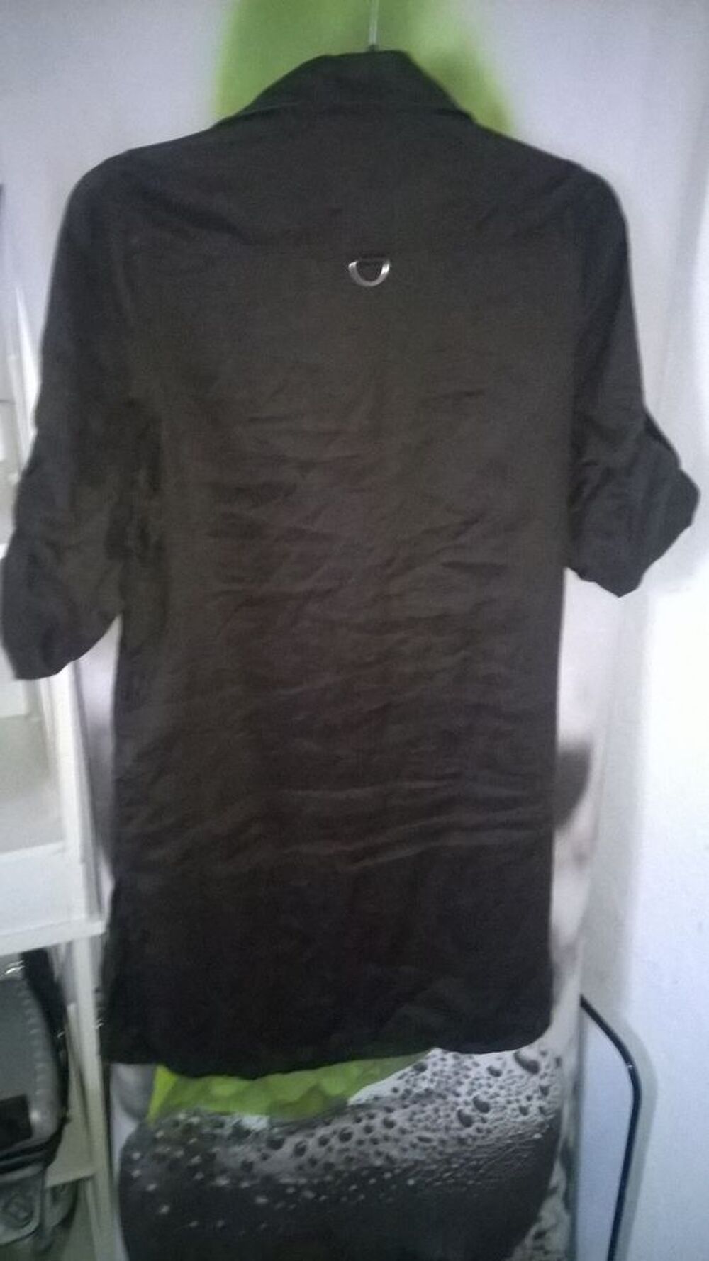 Robe Marque Zara
Style saharienne en Ramie
Vêtements