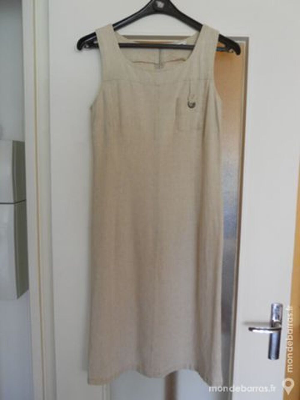 Robe mi-long beige taille 38 Vêtements