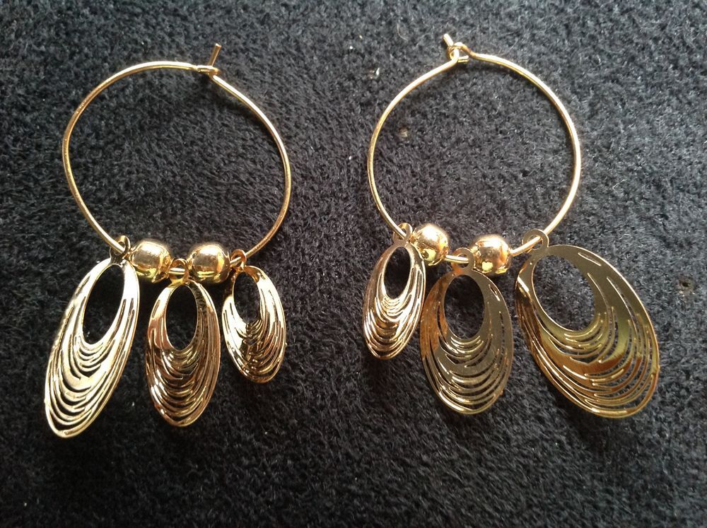 BOUCLES OREILLES DOR&Eacute;E OVALE 3ta ANNEAU Envoi Possible
Bijoux et montres