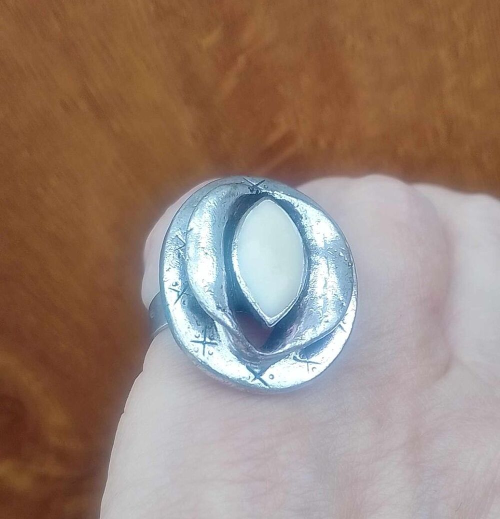 Bague Fantaisie M&eacute;tal Vieilli Argent&eacute; avec Pierre Emaill&eacute;e Bijoux et montres