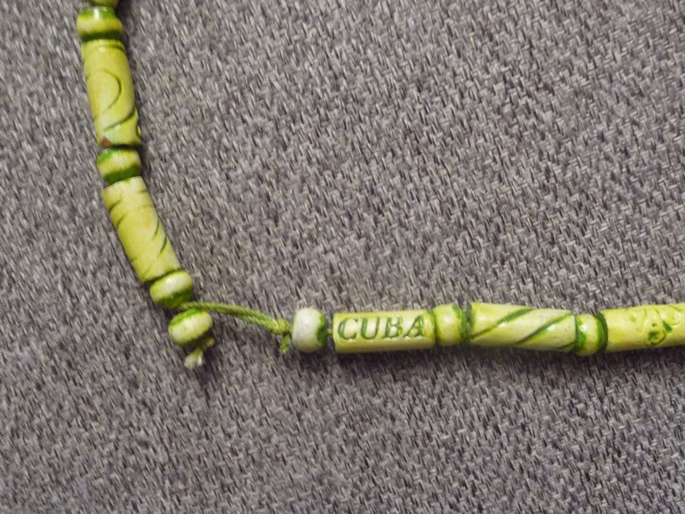 Collier Vert Pastel- Cuba- Neuf Bijoux et montres