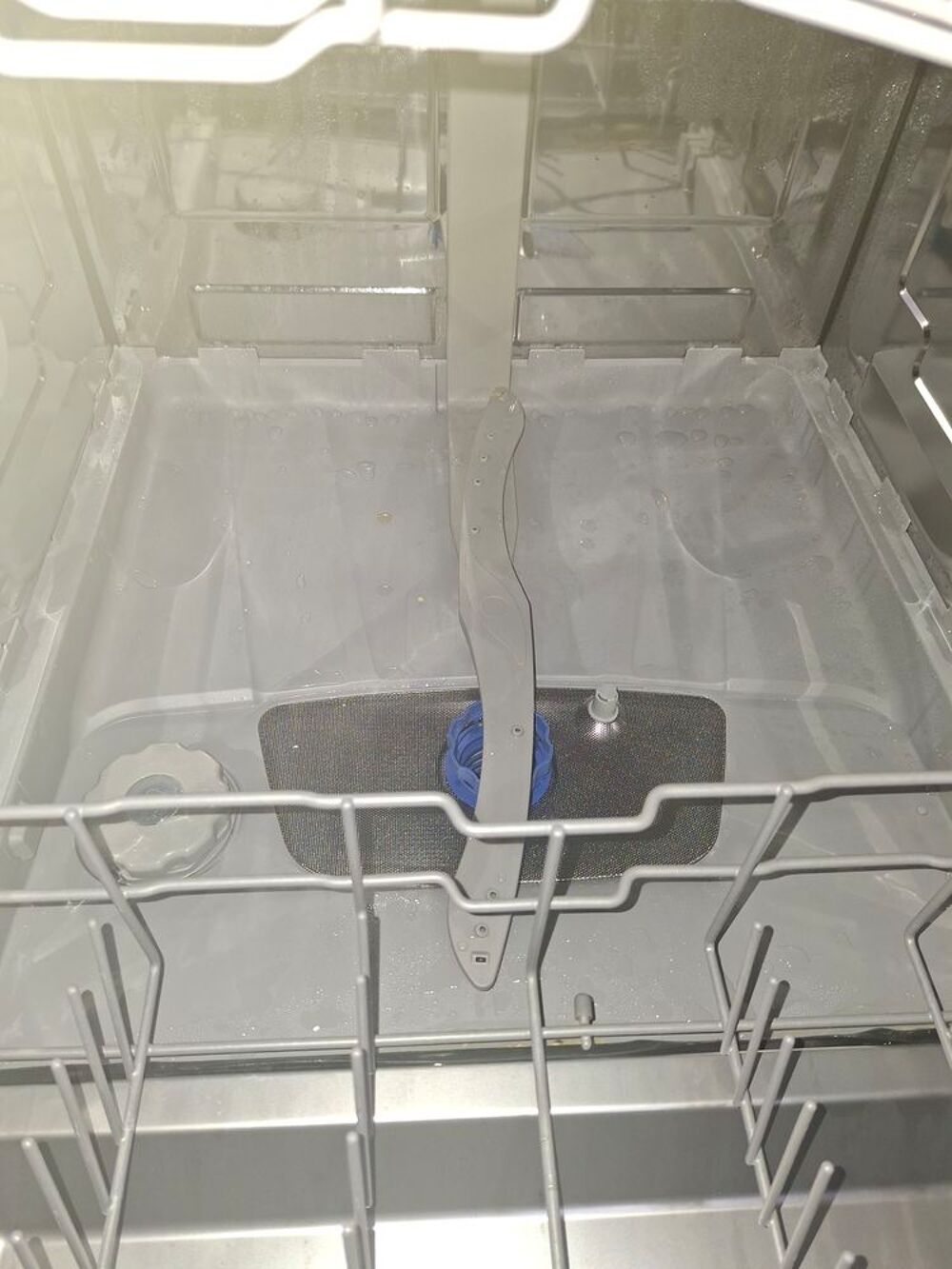 Lave vaisselle et plaque vitroc&eacute;ramique Electroménager