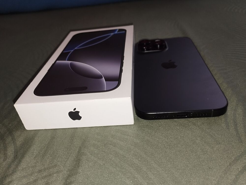 IPhone 16 Pro Max 256 Go Noir ? Comme Neuf T�l�phones et tablettes