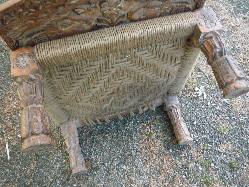 Chaise Basse Artisanale en Bois Sculpt&eacute; /D&eacute;co &eacute;l&eacute;phant(LC) Meubles
