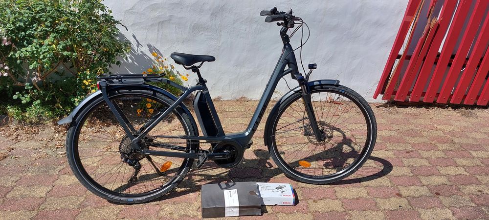 VELO CUBE HYBRID TOWN SPORT PRO EASY HPA 500 T28 TBE 385 kms Vélos