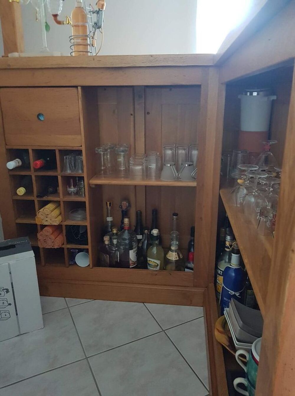 Superbe bar en ch&ecirc;ne massif Meubles