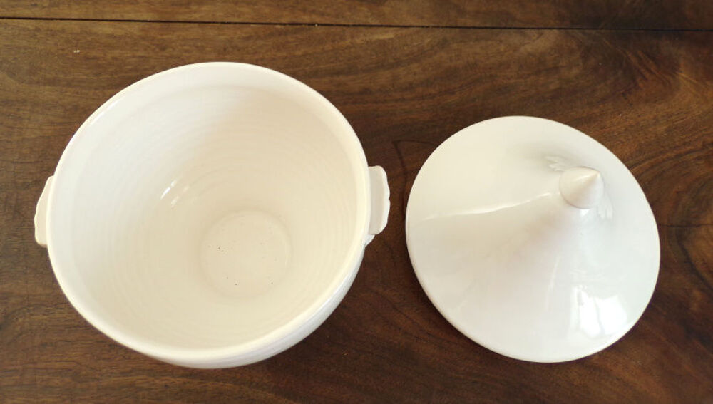 Soupi&egrave;re ou grand bol et son couvercle en porcelaine blanche Cuisine