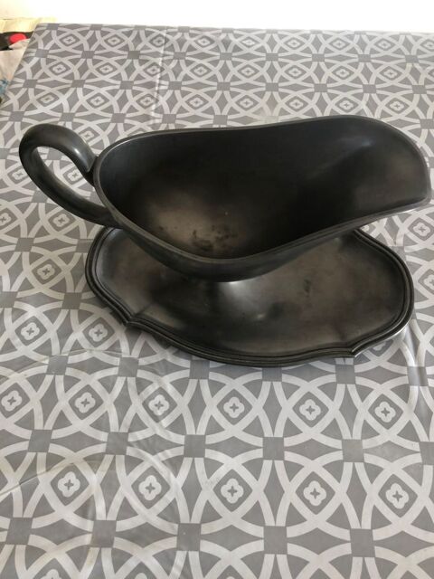 sauciere en �tain avec sa cuill�re 40 Lamballe (22)