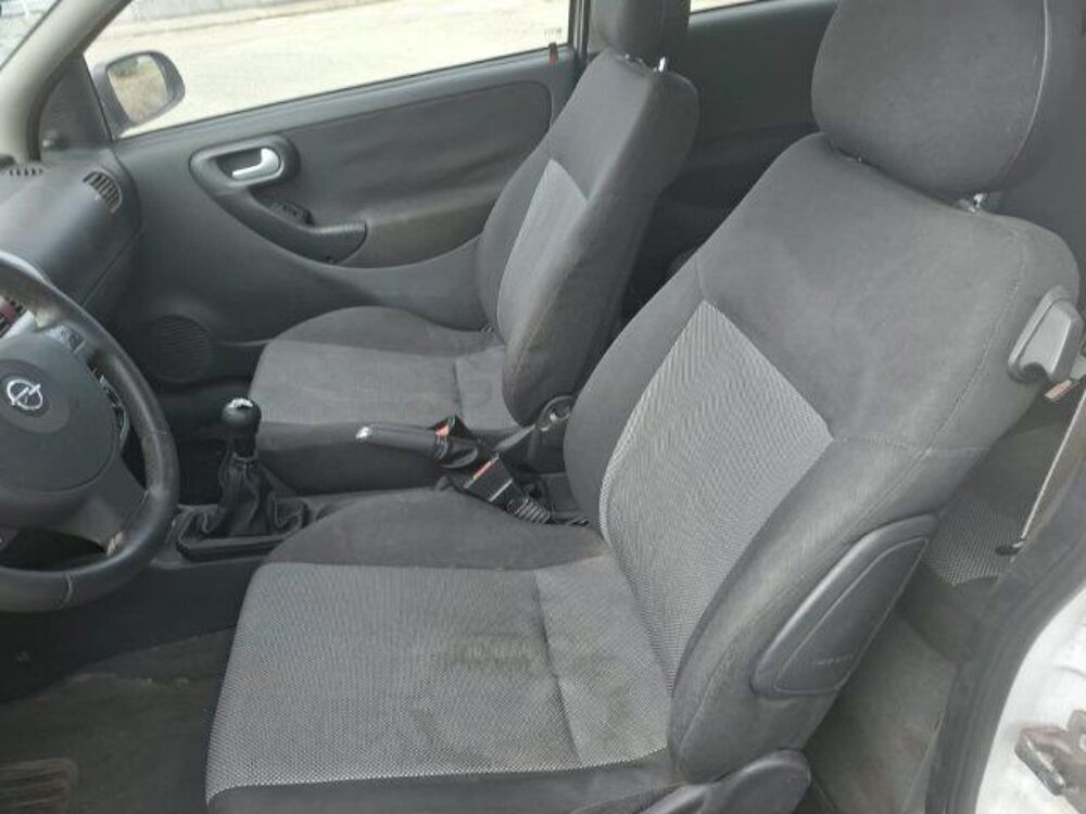 Corsa 1.3 CDTI Essentia 2005 occasion 69320 Feyzin