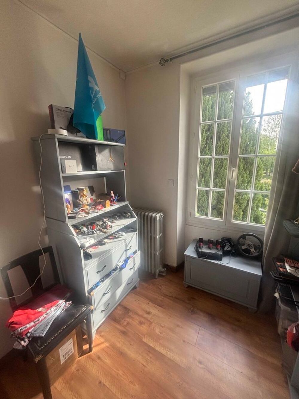 €oeVide grande maison avec beaucoup de mat&eacute;riel de travaux et de bricolage, mat&eacute;riel de b&agrave;&cent;timent, meubles Bricolage