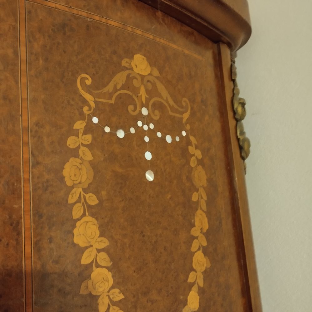 Armoire style louis XV en bois de rose marquet&eacute;e Meubles