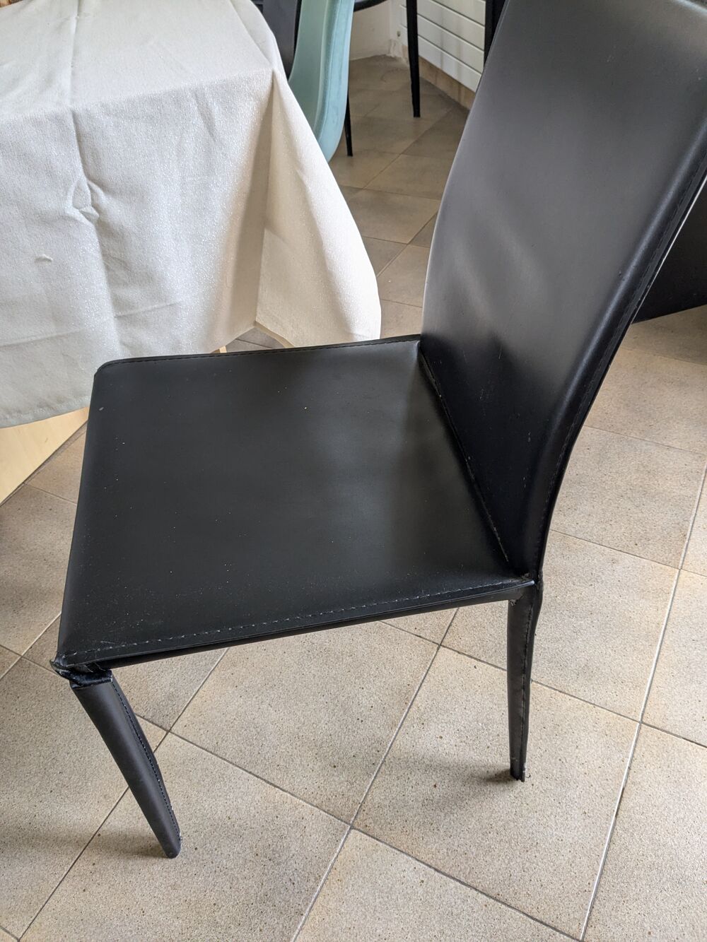 5 chaises de salle a manger Meubles