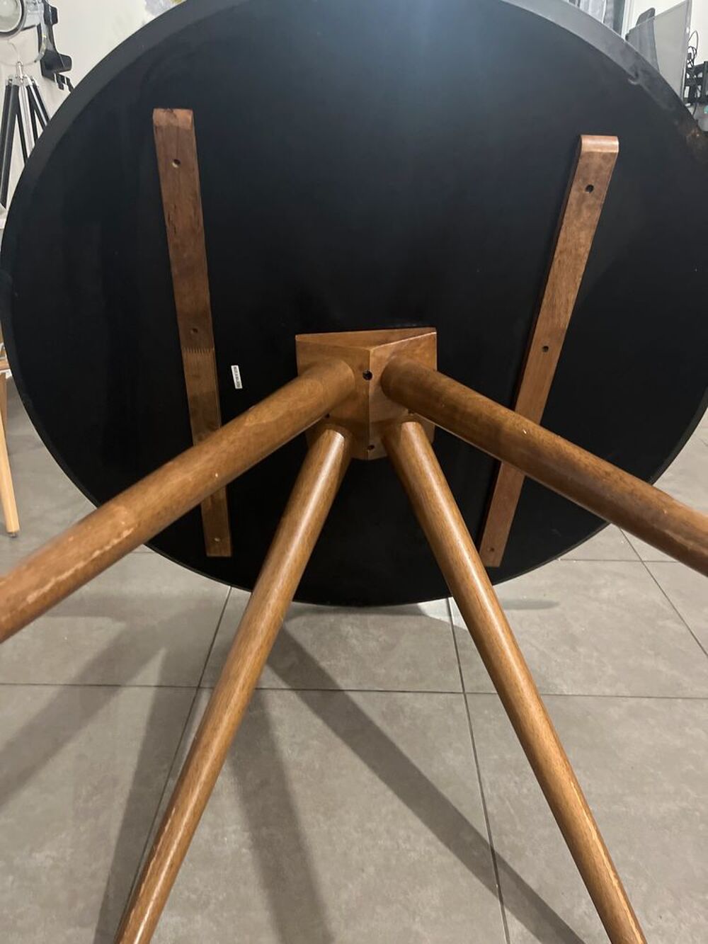Table &agrave; manger &agrave; d&eacute;battre Meubles
