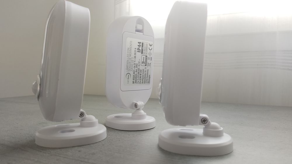 Lot de 3 Balises LED (Neuves) avec D&eacute;tecteur de Mouvement Décoration