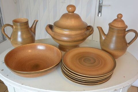 Service de table en gr�s vintage ann�es 1970 - (Neuf)  
80 Gargenville (78)