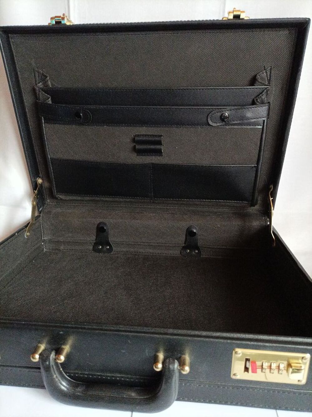 Attach&eacute; case cuir. Maroquinerie