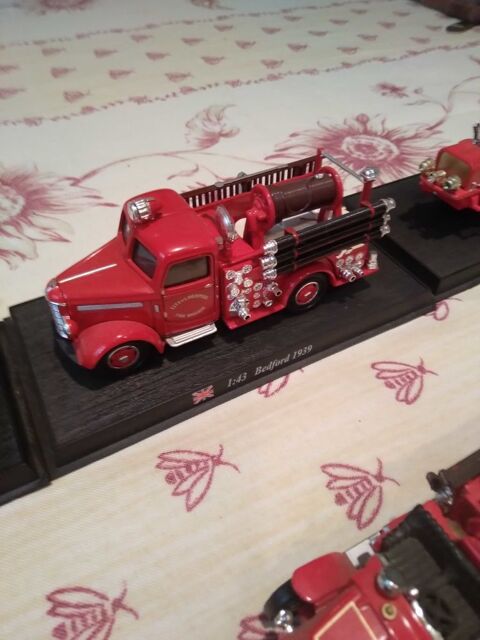LOT DE 6 CAMIONS DE POMPIERS DIE CAST EN METAL ECHELLE 1/43 EN BON ETAT : VOIR PHOTOS. 24 Lyon 3 (69)