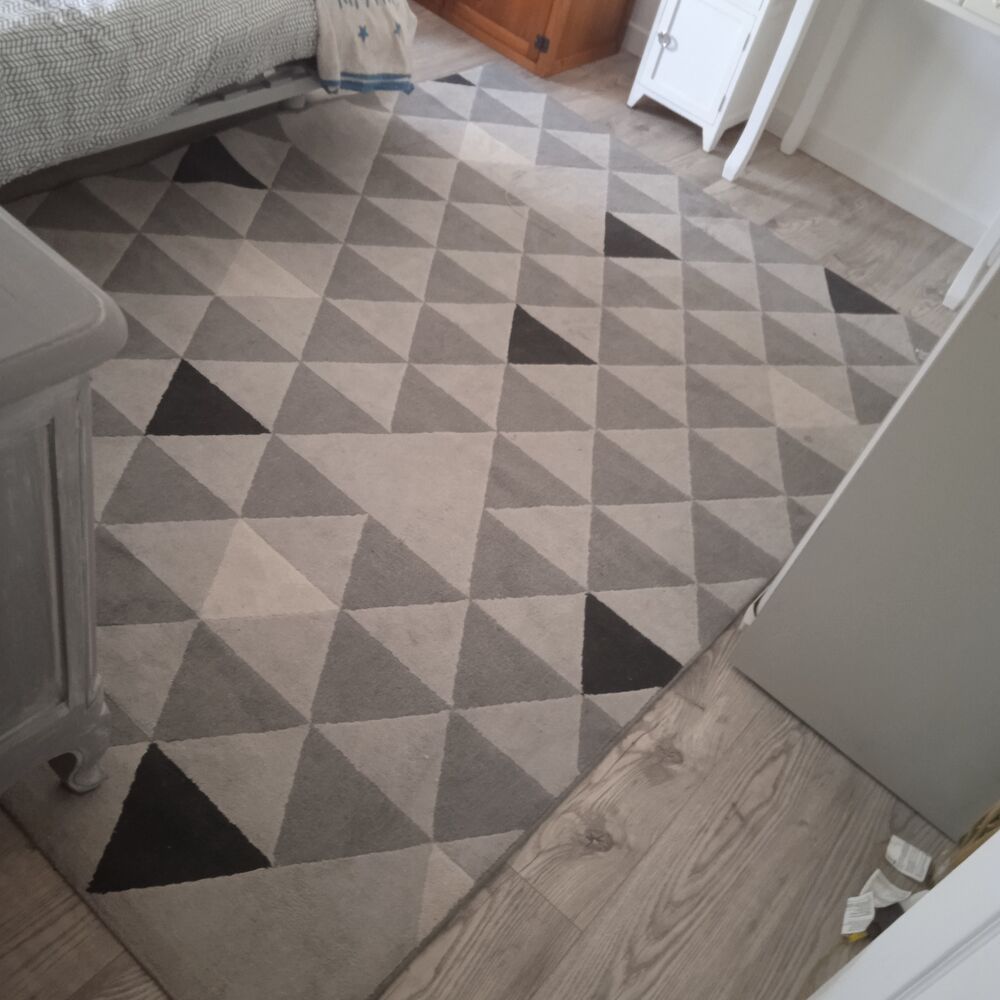 Grand tapis motifs g&eacute;om&eacute;triques triangles 160*229 Décoration