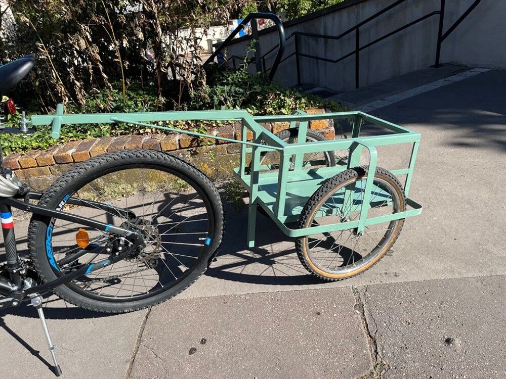 Remorque v&eacute;lo, ou &agrave; mains, en tr&egrave;s bon &eacute;tat. Bricolage