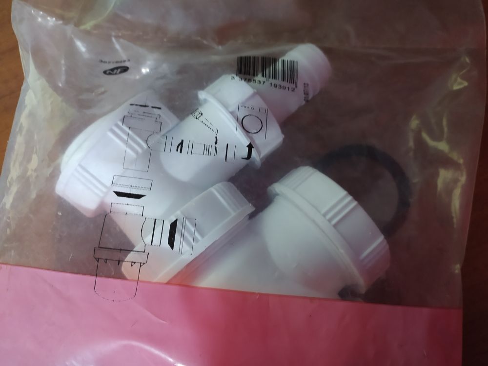 Syphon d'&eacute;vier Wirquin avec prise machine &agrave; laver.
Bricolage
