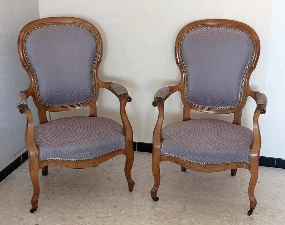 Lot de deux fauteuils anciens. Meubles