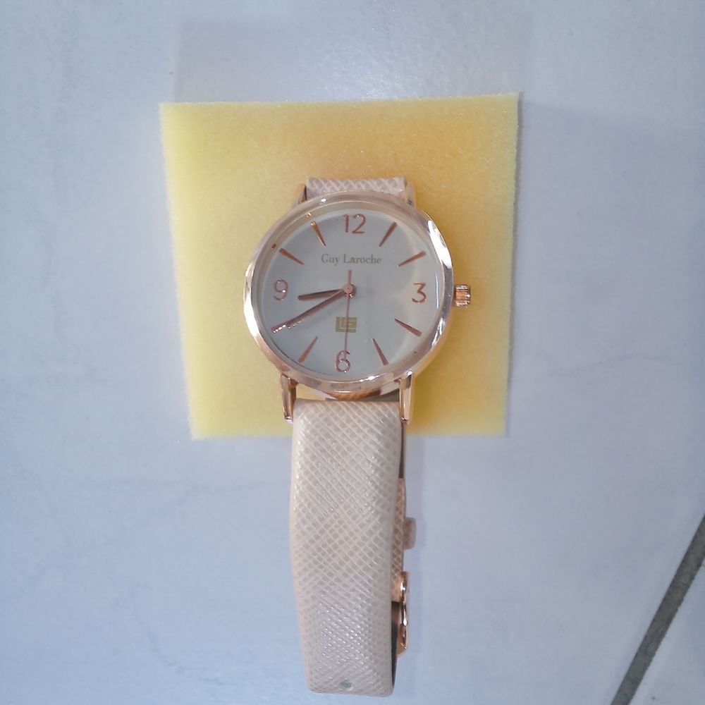 trois montres femme Bijoux et montres