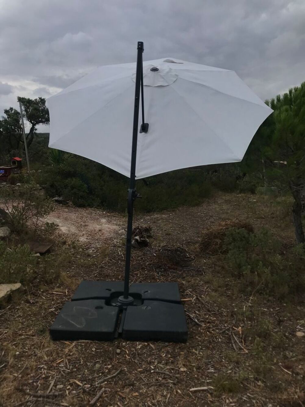 Parasol d&eacute;port&eacute; pour terrasse 3,60m Bon &eacute;tat Jardin