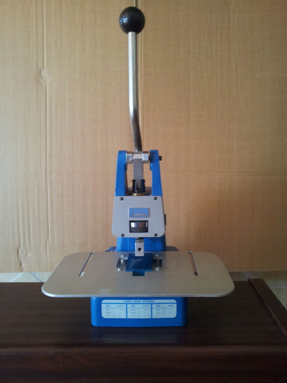 machine &agrave; sertir les connecteurs Bricolage