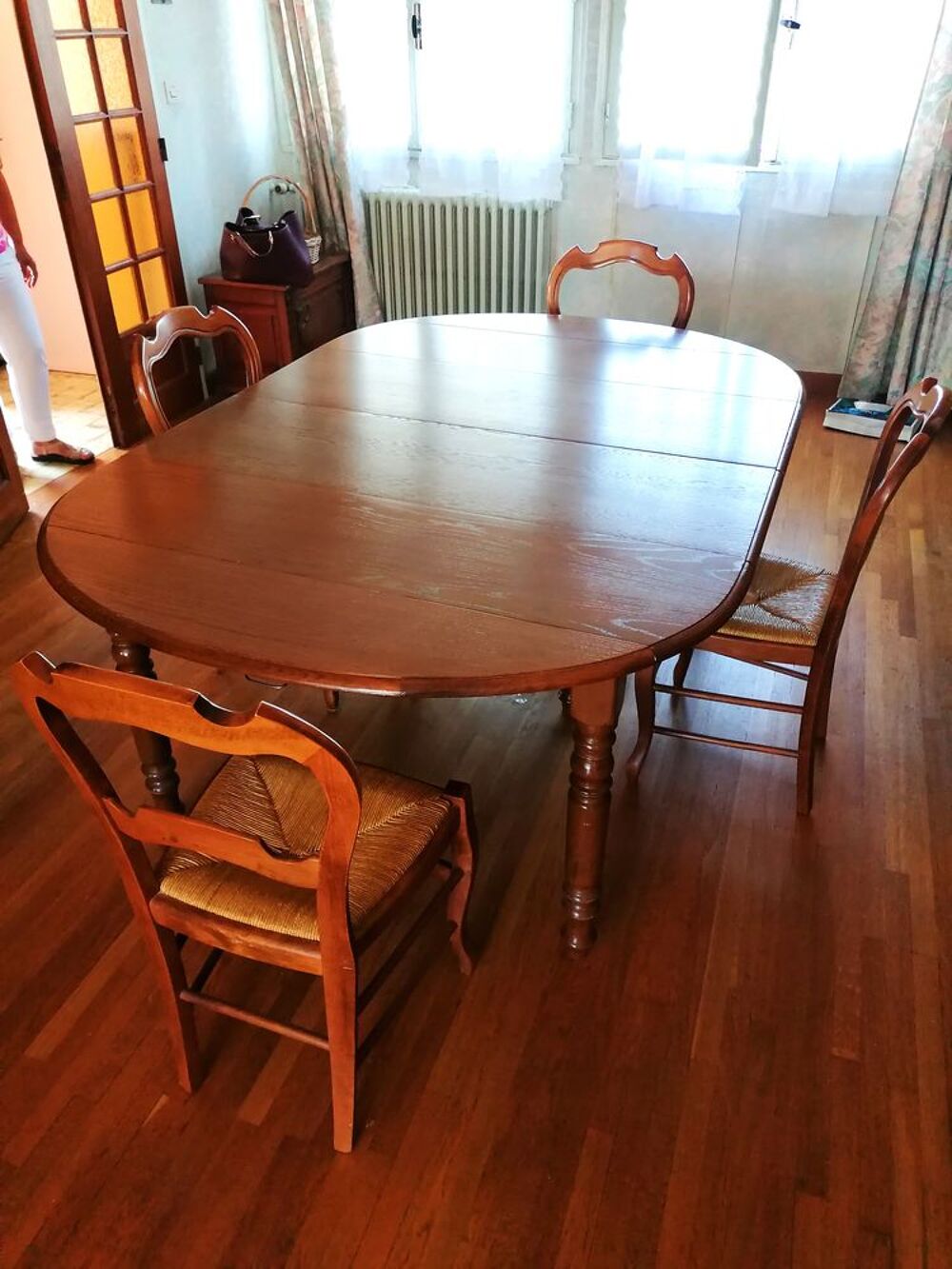 TABLE SALLE A MANGER ET 6 CHAISES Meubles