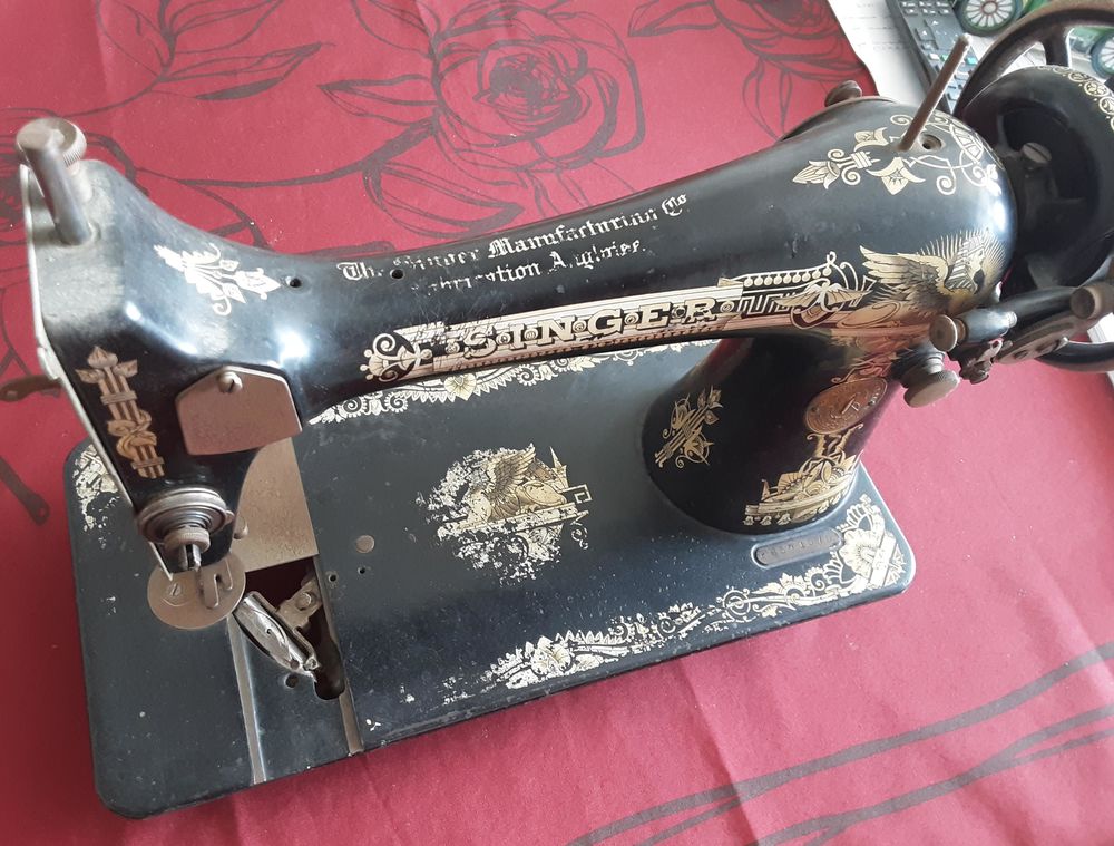 T&ecirc;te de Machine &agrave; coudre ancienne (1915) 