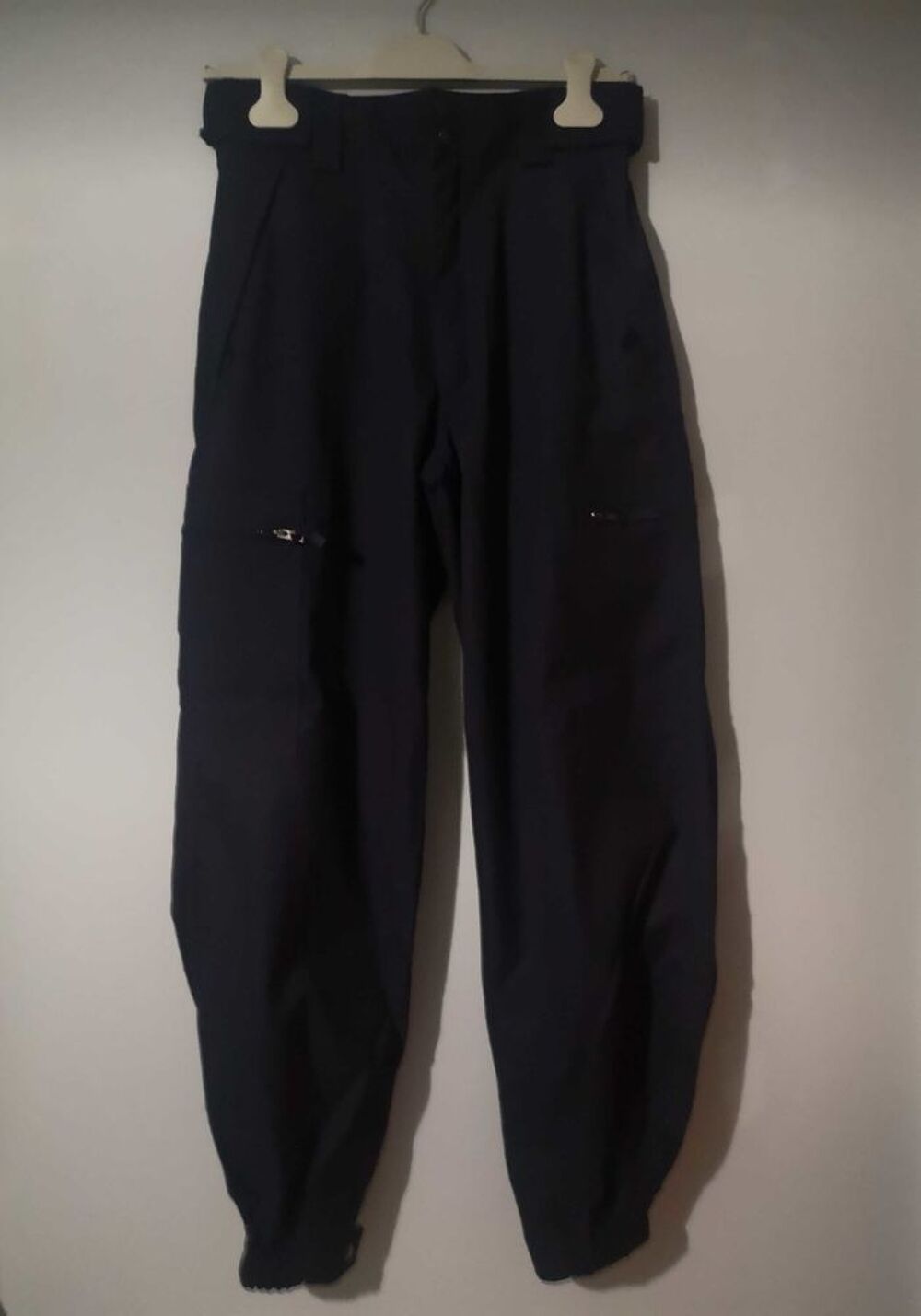 Pantalon DCA. Taille 40. Neuf sans &eacute;tiquette. Vêtements