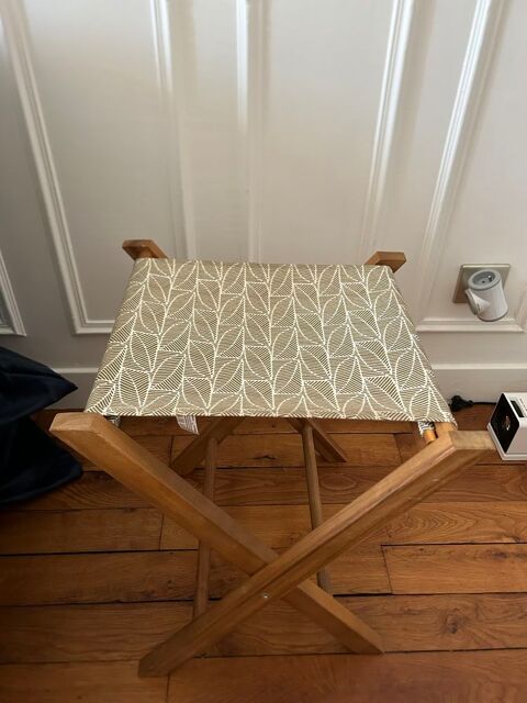 Tabouret pliant Monoprix vert motif 20 Paris 15 (75)