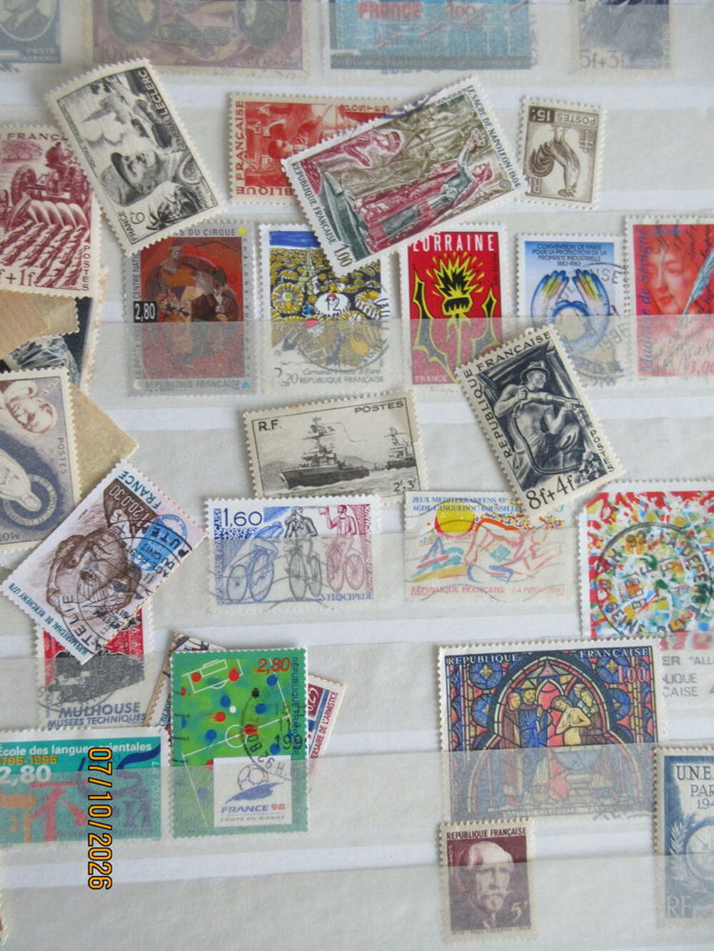 2 ALBUMS DE TIMBRES INCOMPLETS 