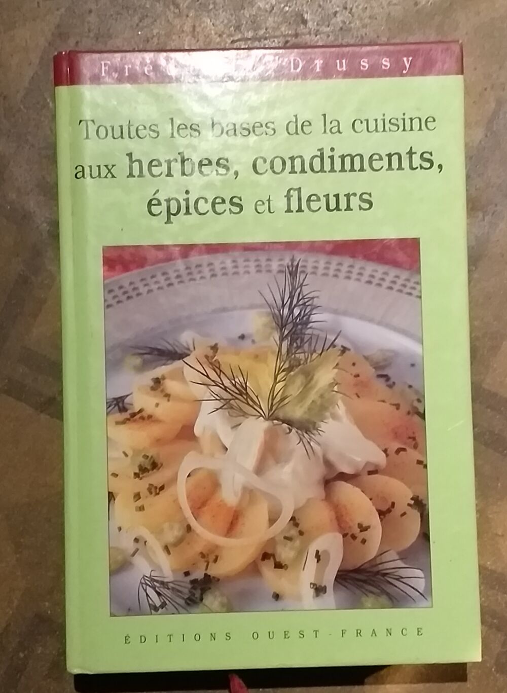 Toutes les bases de la cuisine aux herbes etc.. Livres et BD