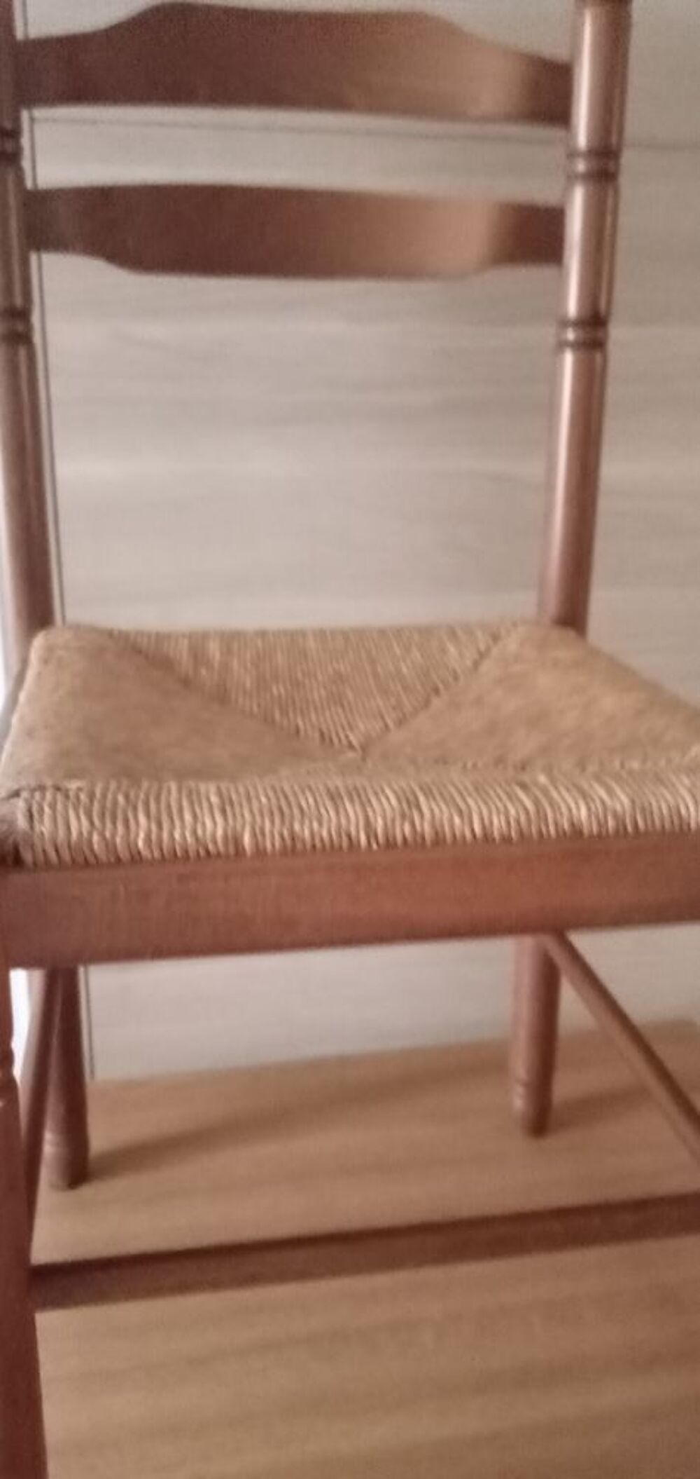 Table et 4 chaises en bois Meubles