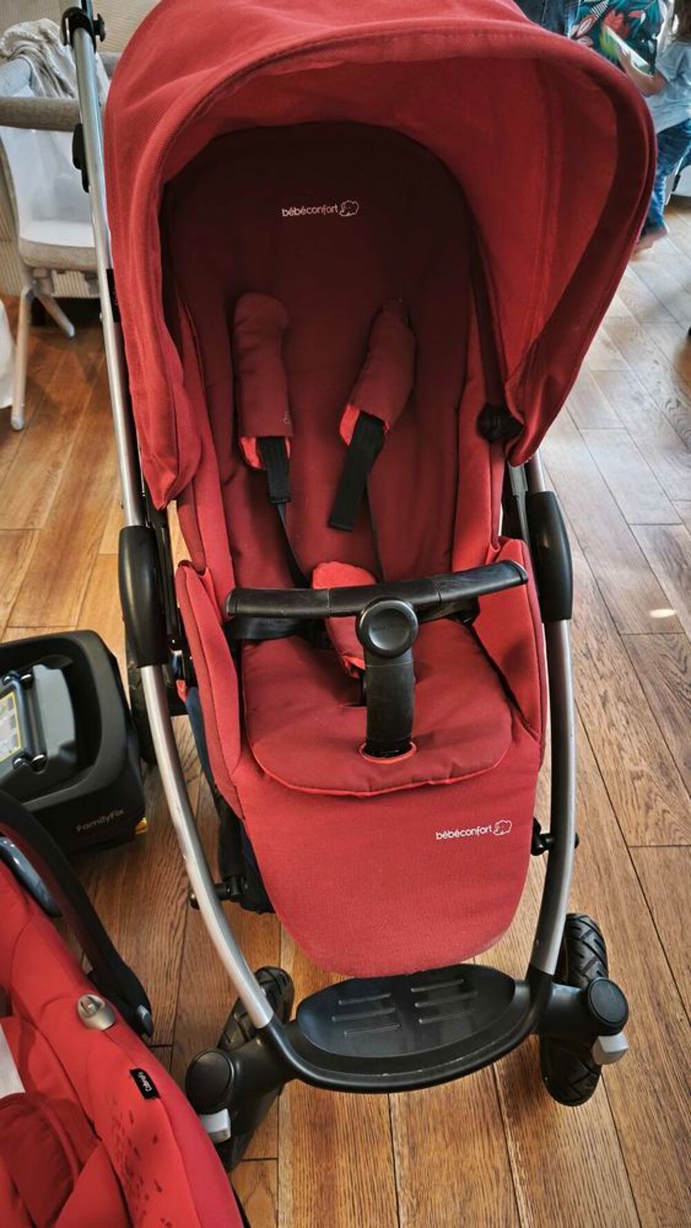 Poussette B&eacute;b&eacute; Confort Loola + cosy + 2 bases ISOFIX FamilyFix €" Excellent &eacute;tat Puériculture