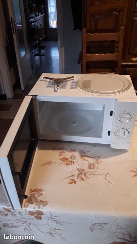 Four micro-ondes KERWAVE. 20 Flers-en-Escrebieux (59)