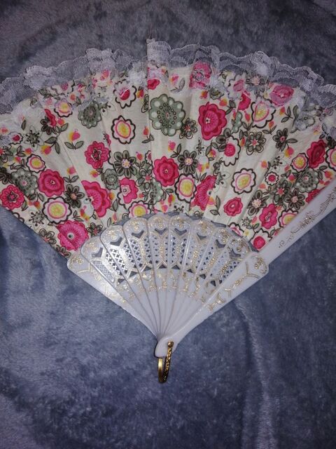 Eventail, femme. 19 Saint-Gratien (95)