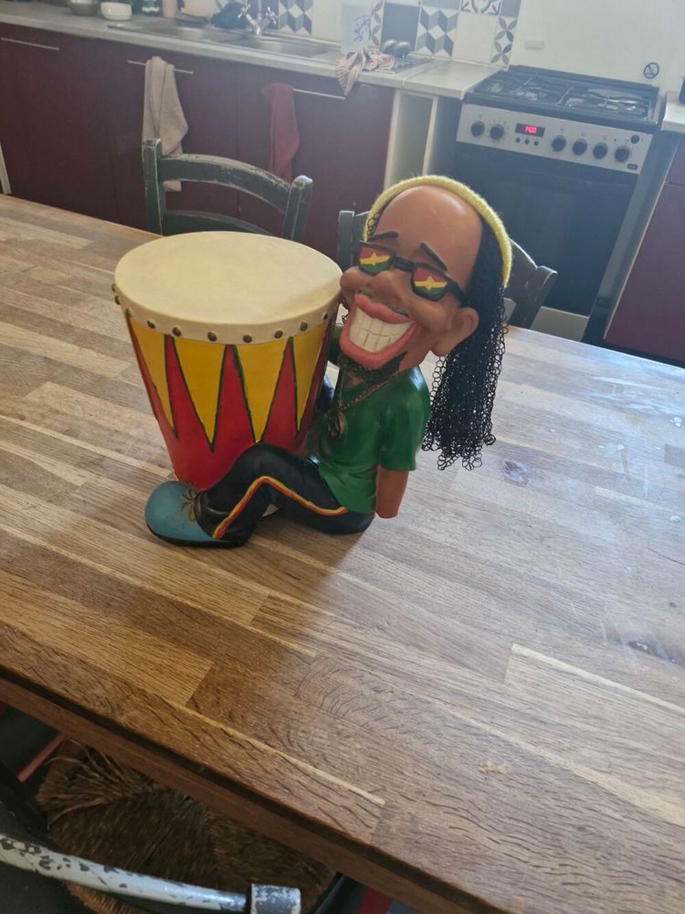 Tabouret d&eacute;coratif rasta avec d'emb&ecirc;ter en resine Décoration