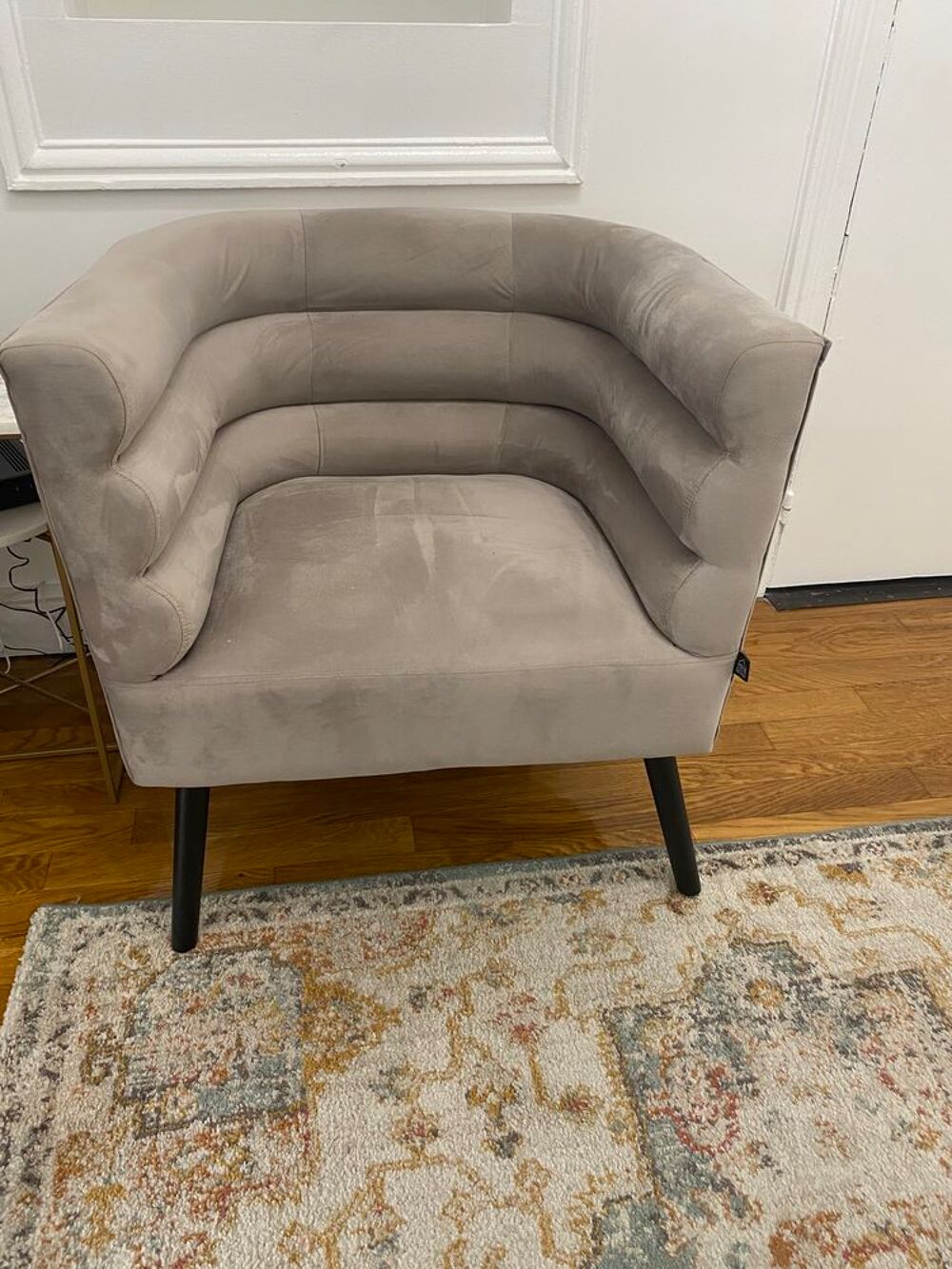 Lot de deux deux fauteuils en velour gris Meubles