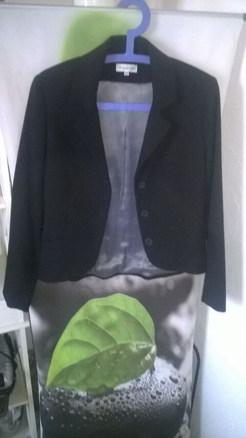 Veste Femme 
Marque Aquarelle 
10 Talange (57)