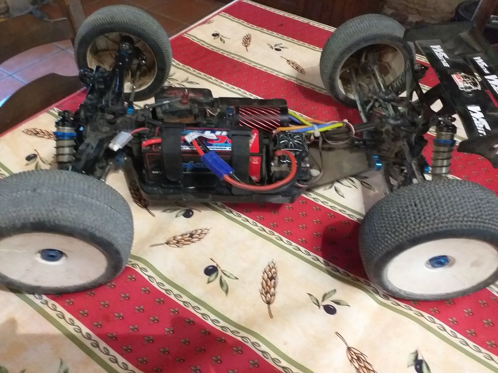 truggly associated RC8E Jeux / jouets