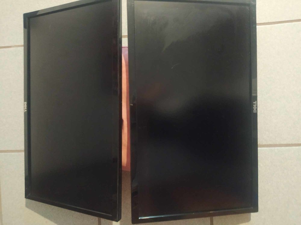 Lot de 2 &eacute;crans PC Dell UltraSharp (sans pieds)
Matériel informatique