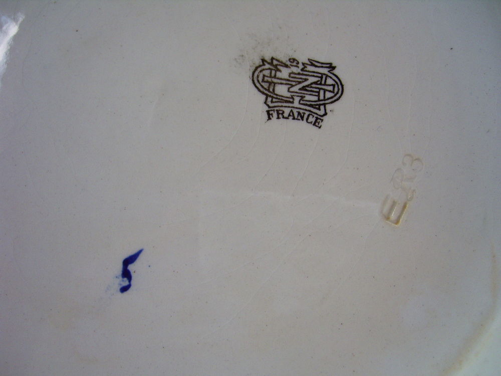Plat en porcelaine de GIEN E 1856 