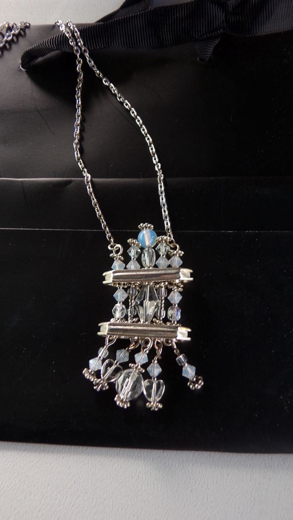 parure collier et boucles d'oreilles Bijoux et montres
