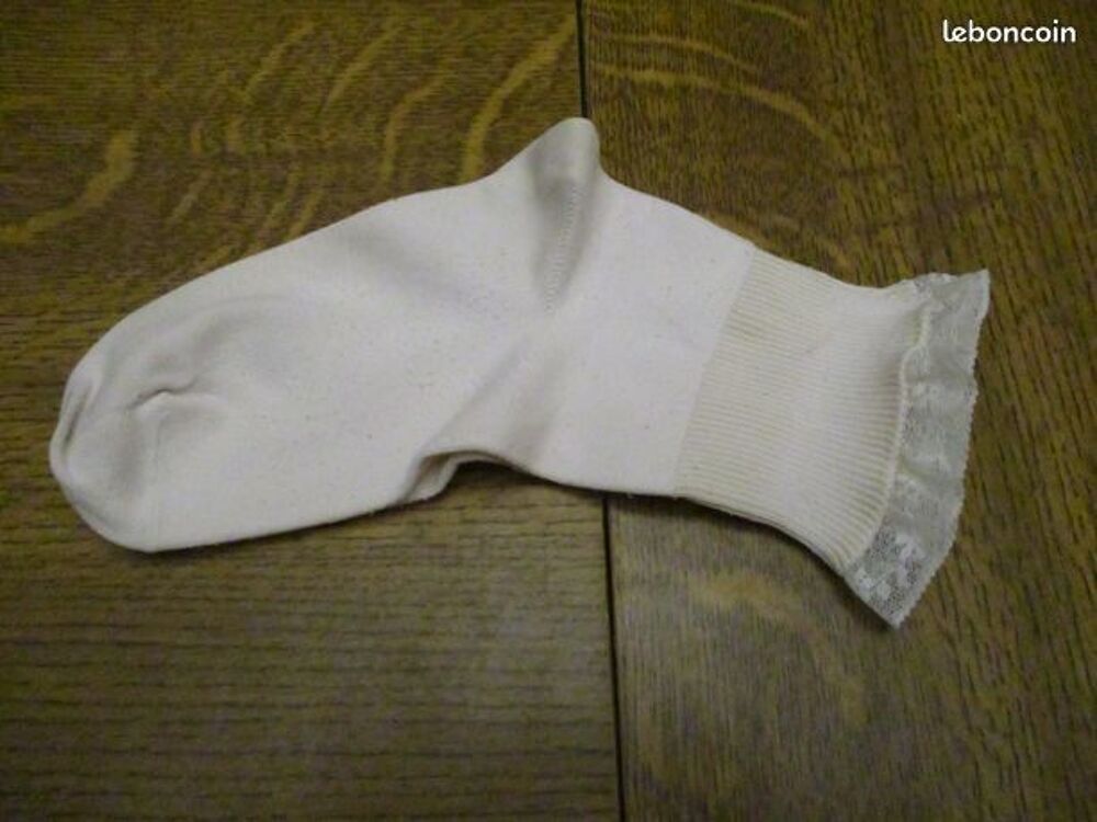 Deux paires de soquettes avec dentelles blanches Vêtements enfants