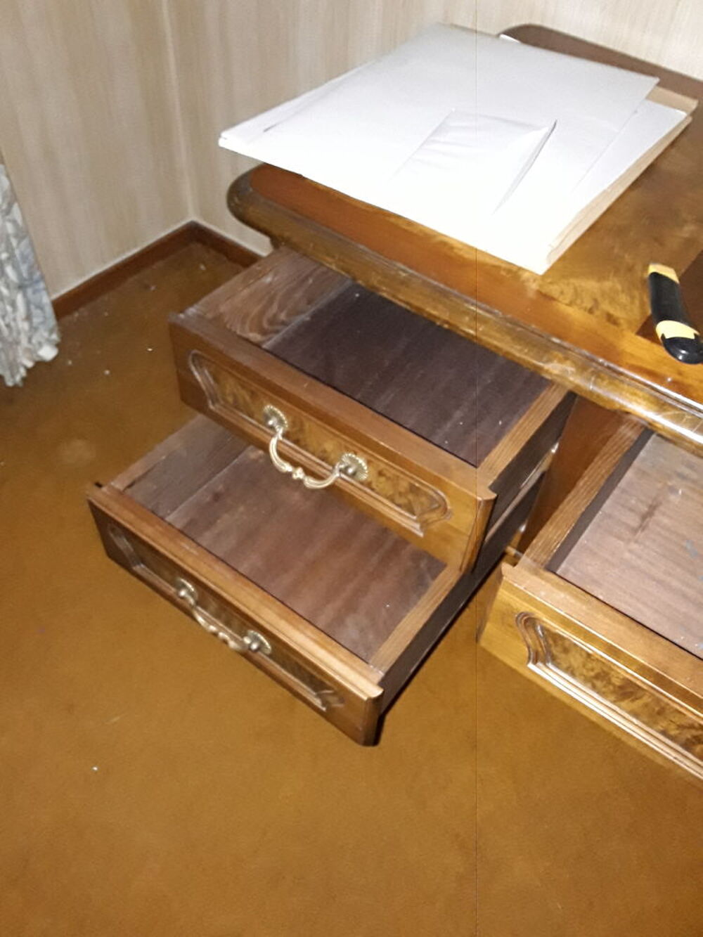 GRAND BUREAU ANCIEN Meubles