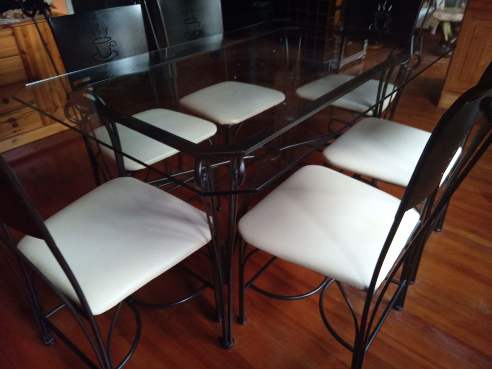 Table dessus verre et 6 chaises Meubles