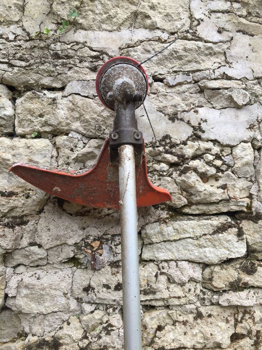 STHYL , DEBROUSSAILLEUSE thermique manche pliable p/ transp Jardin
