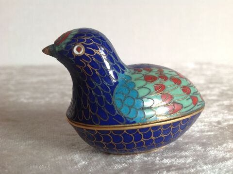 POULE EN ÉMAUX CLOISONNÉS S'OUVRANT Envoi Possible
18 Trégunc (29)